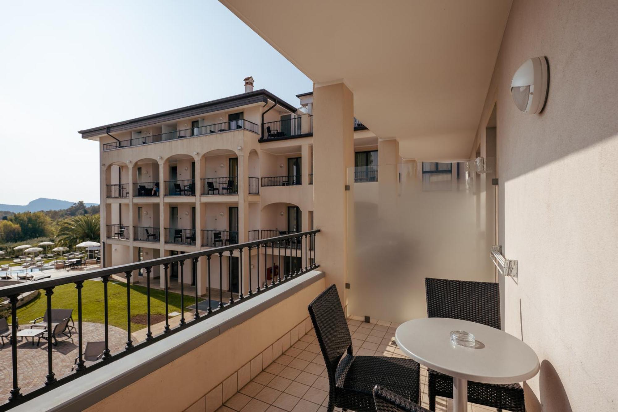 Villa Luisa Resort & Luxury Apartments San Felice del Benaco Exterior photo