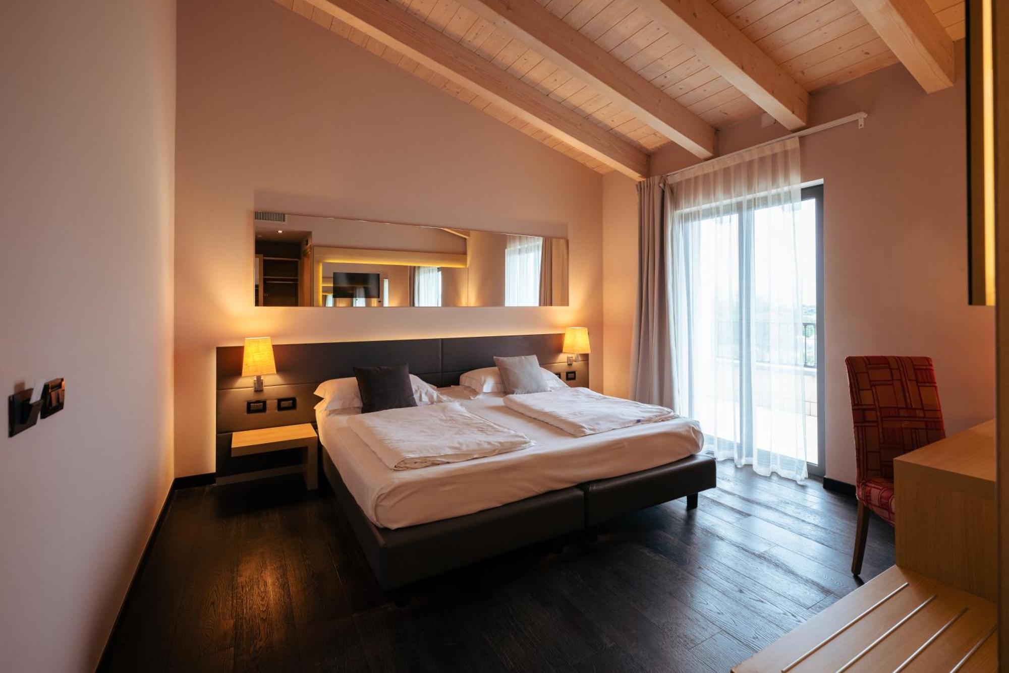Villa Luisa Resort & Luxury Apartments San Felice del Benaco Exterior photo