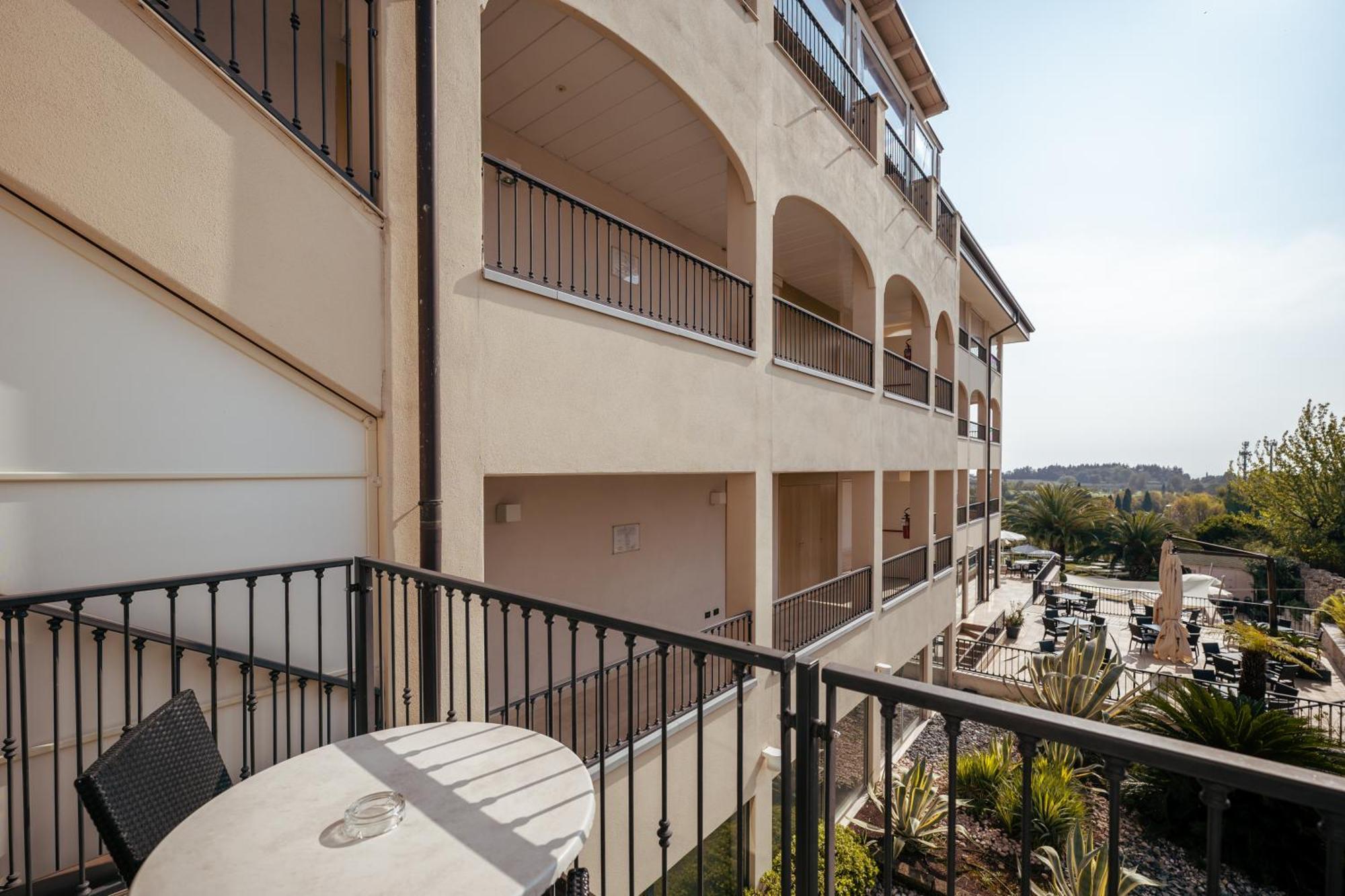 Villa Luisa Resort & Luxury Apartments San Felice del Benaco Exterior photo